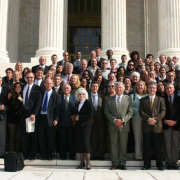 Sócios da UDV em frente a Suprema Corte dos Estados Unidos após audiência (Washington – EUA, 1º de novembro de 2005)