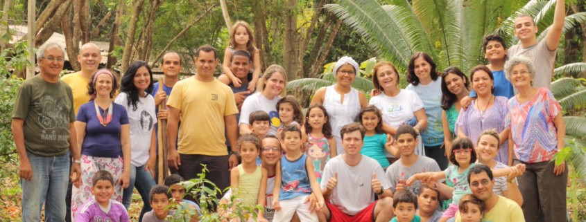 Plantio da Nova Mangueira – atividade com as crianças, 2016 | DMC/Núcleo Imburana de Cheiro